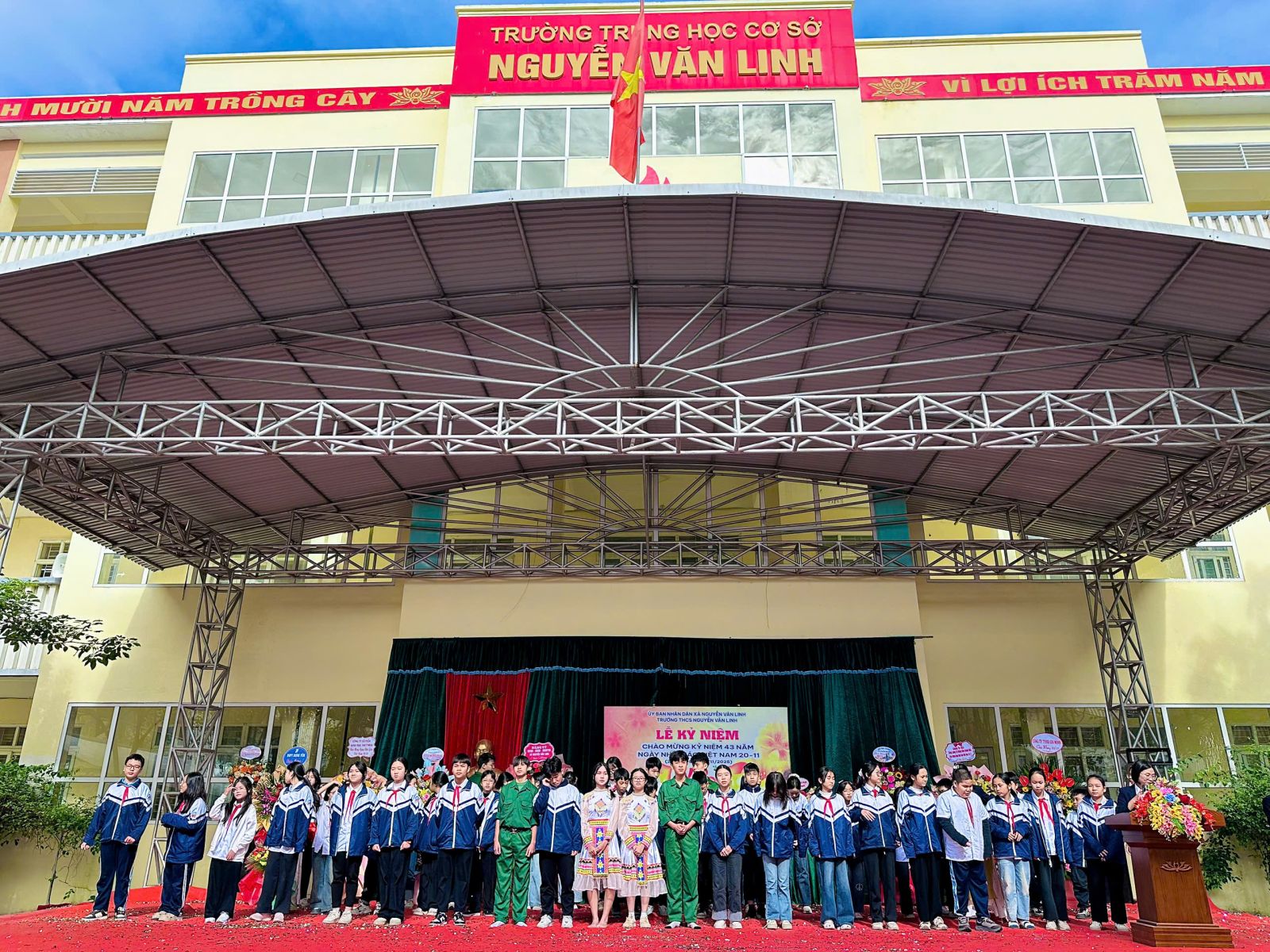 Khen thưởng phong trào “Hoa điểm tốt” và tổng kết hội thi văn nghệ chào mừng 20/11/2025