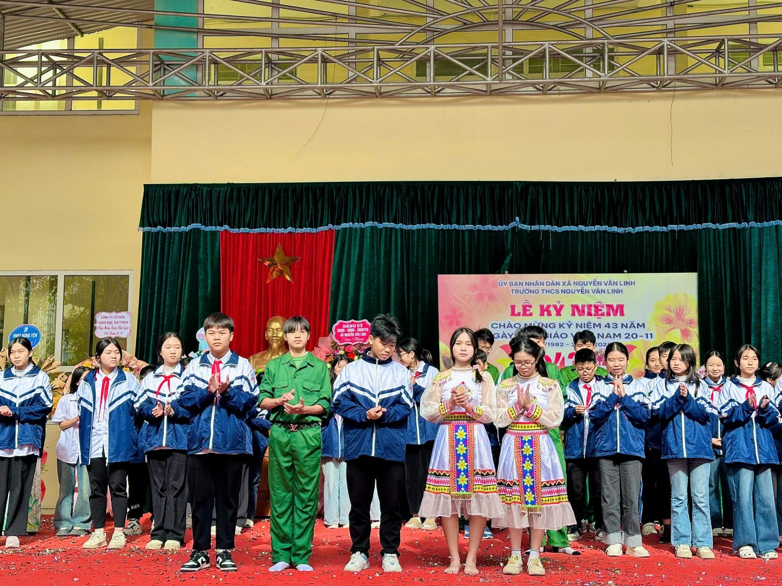 Khen thưởng phong trào “Hoa điểm tốt” và tổng kết hội thi văn nghệ chào mừng 20/11/2025